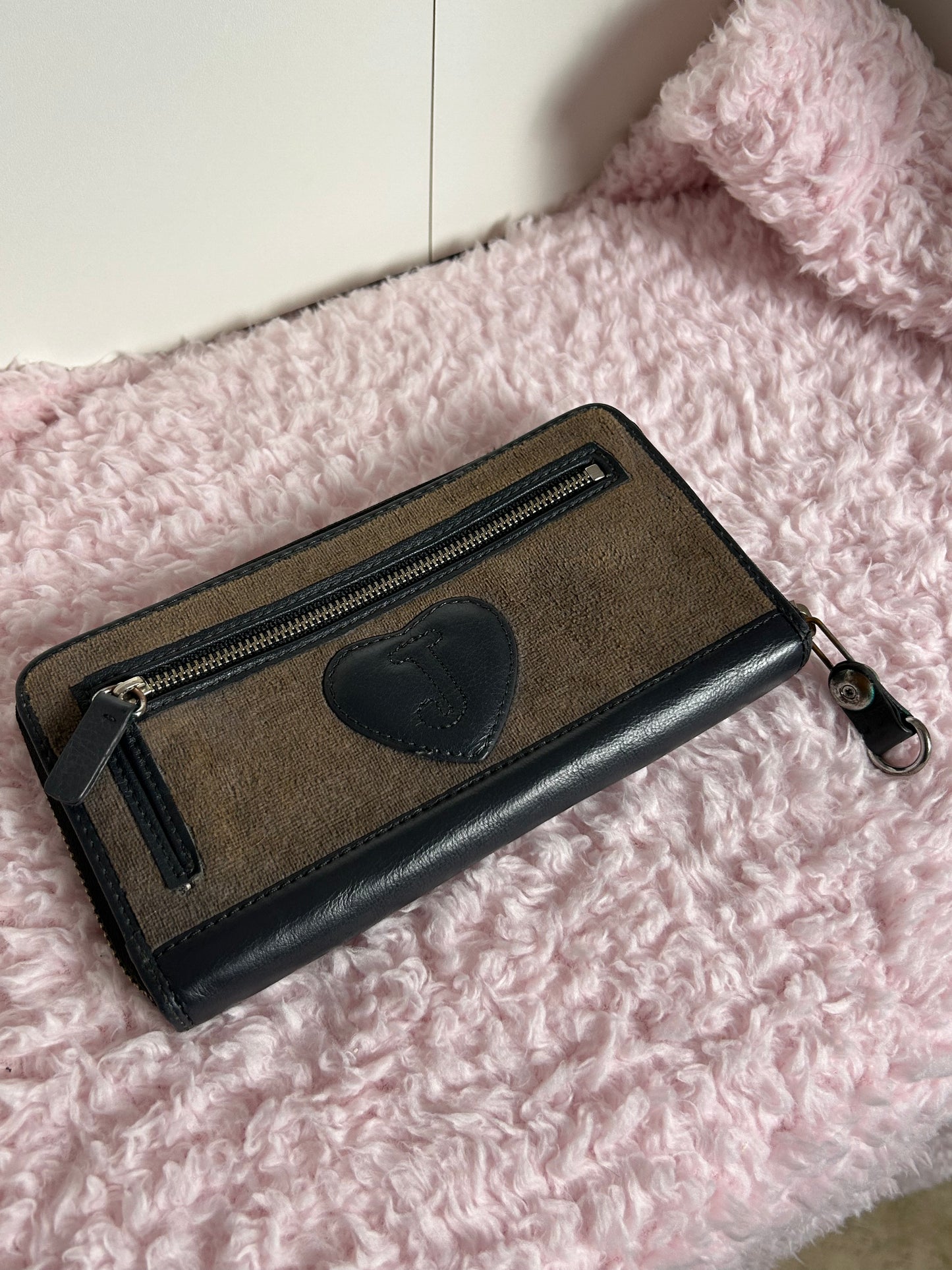 Vintage Juicy Couture Pink and Grey Scottie Rhinestone Zip Wallet