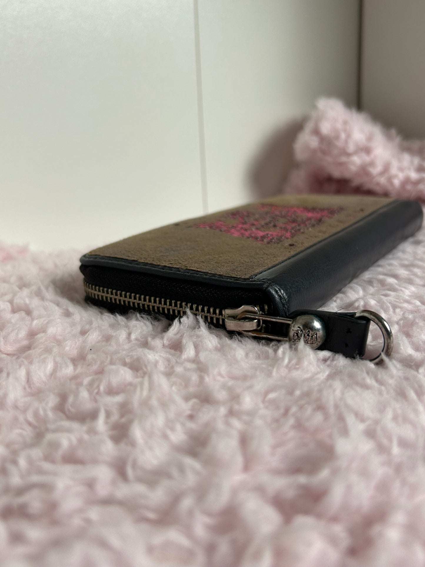 Vintage Juicy Couture Pink and Grey Scottie Rhinestone Zip Wallet