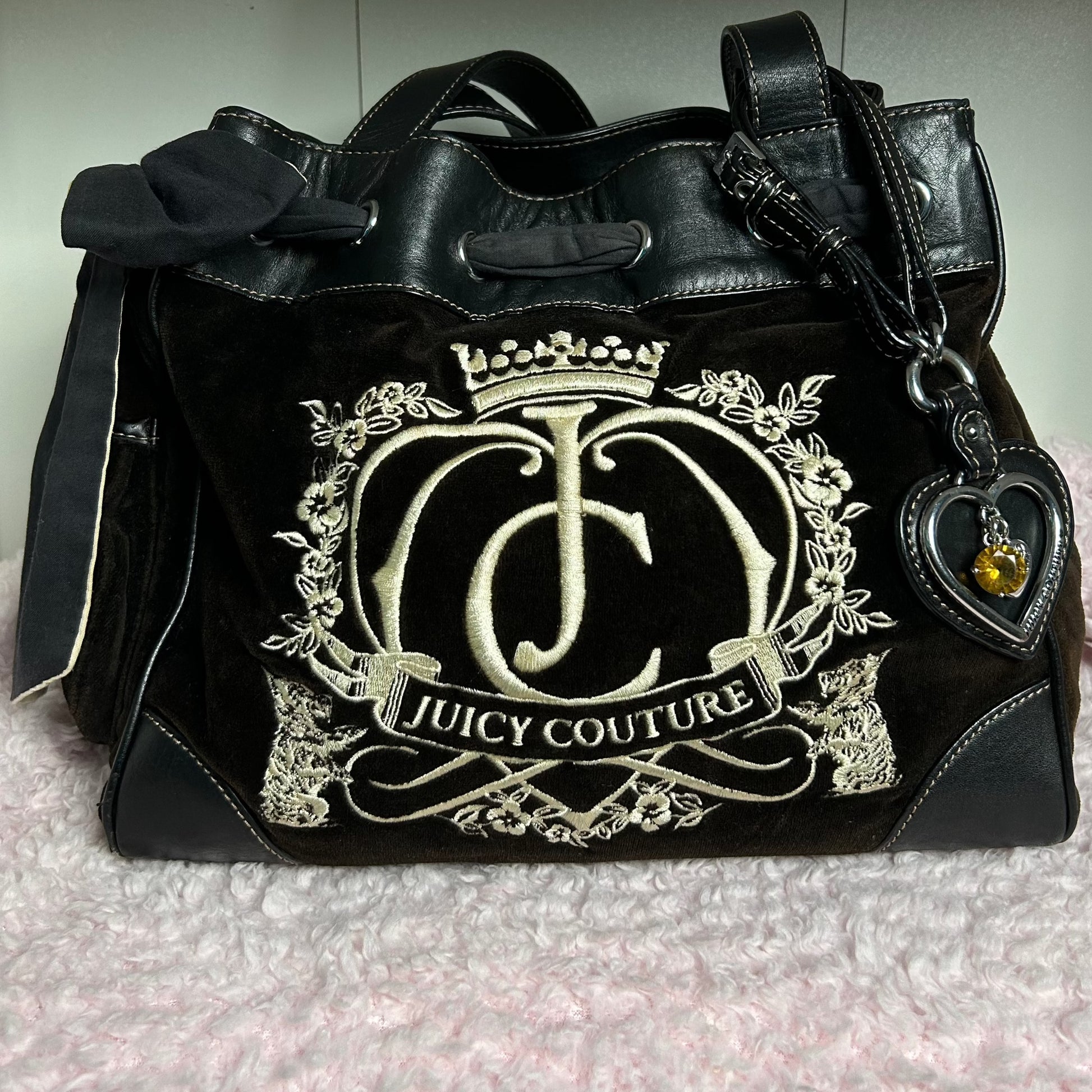 Black Vintage Juicy Couture Daydreamer Bag Holly Madison wore this on her show Holly's World heart charms heart mirror Scottie Embroidery